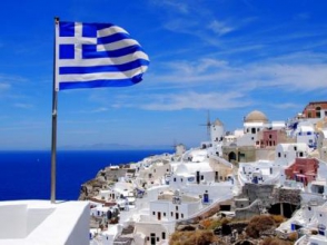 Греция получит финансовую помощь ЕС и останется в еврозоне